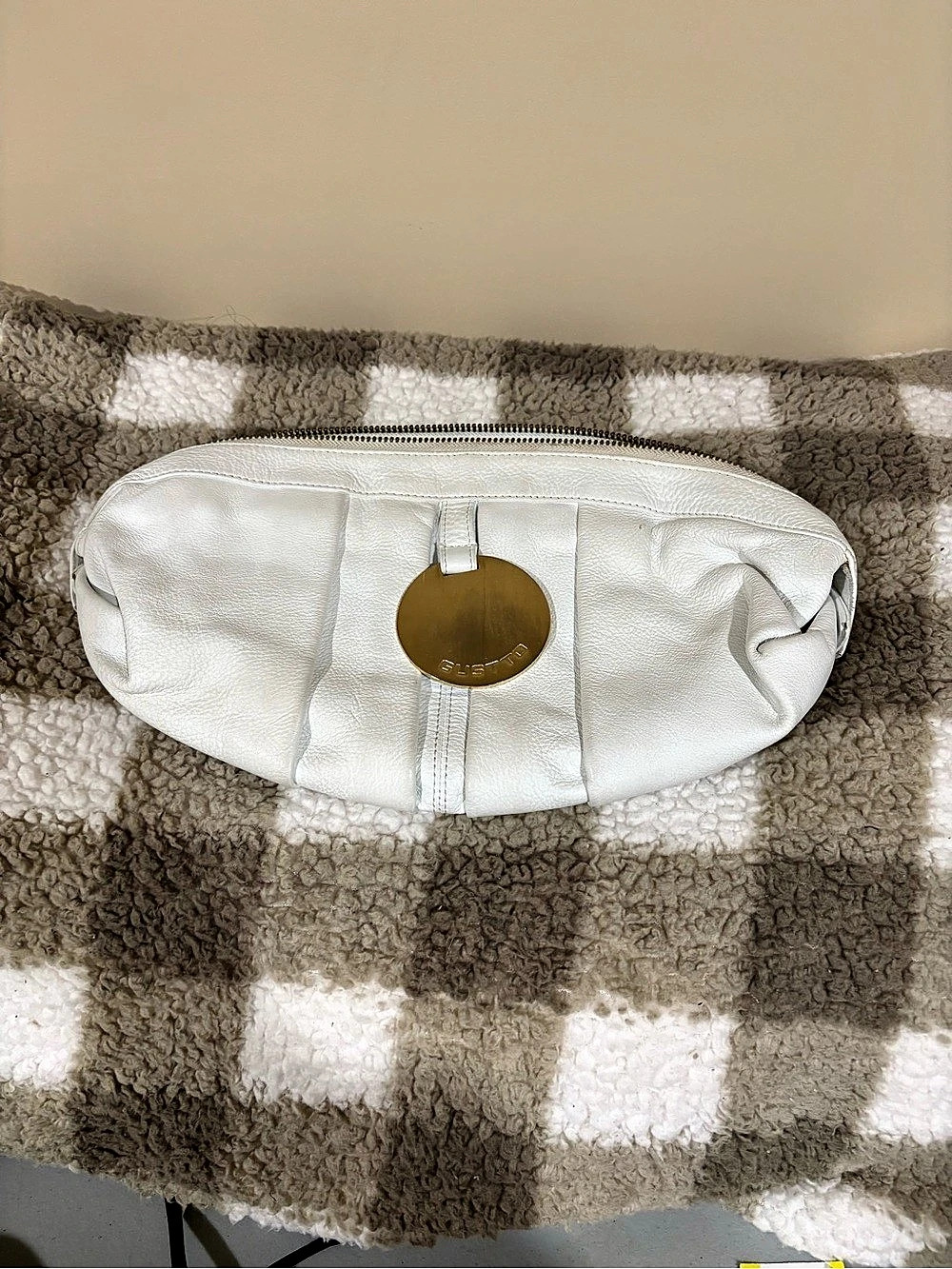 GUSTTO Vintage White Leather Clutch